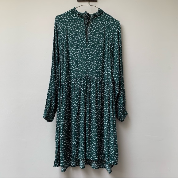 Monki Dresses & Skirts - Monki Green Floral Dress size medium long sleeve